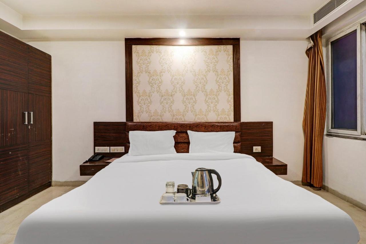 Oyo Townhouse 748 Hotel Parth Paradise Газиабад Екстериор снимка