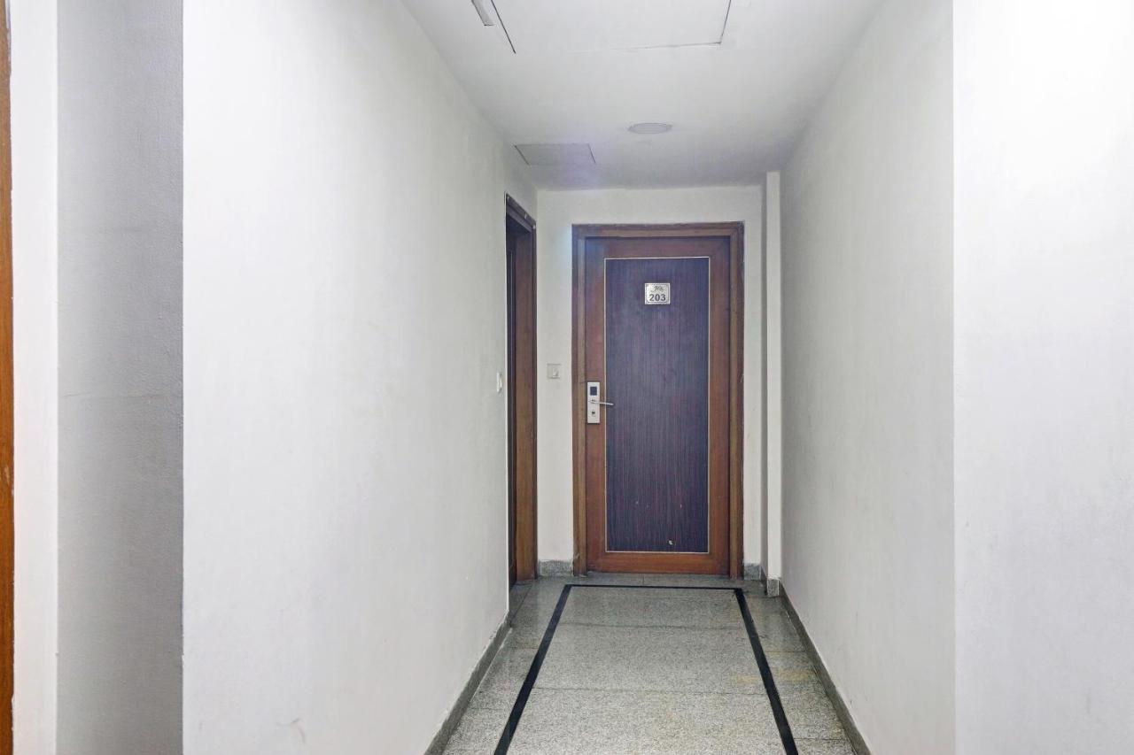 Oyo Townhouse 748 Hotel Parth Paradise Газиабад Екстериор снимка