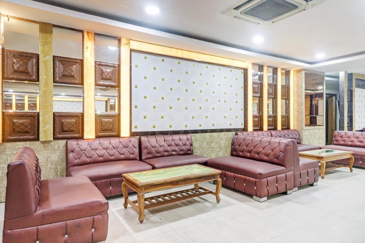 Oyo Townhouse 748 Hotel Parth Paradise Газиабад Екстериор снимка