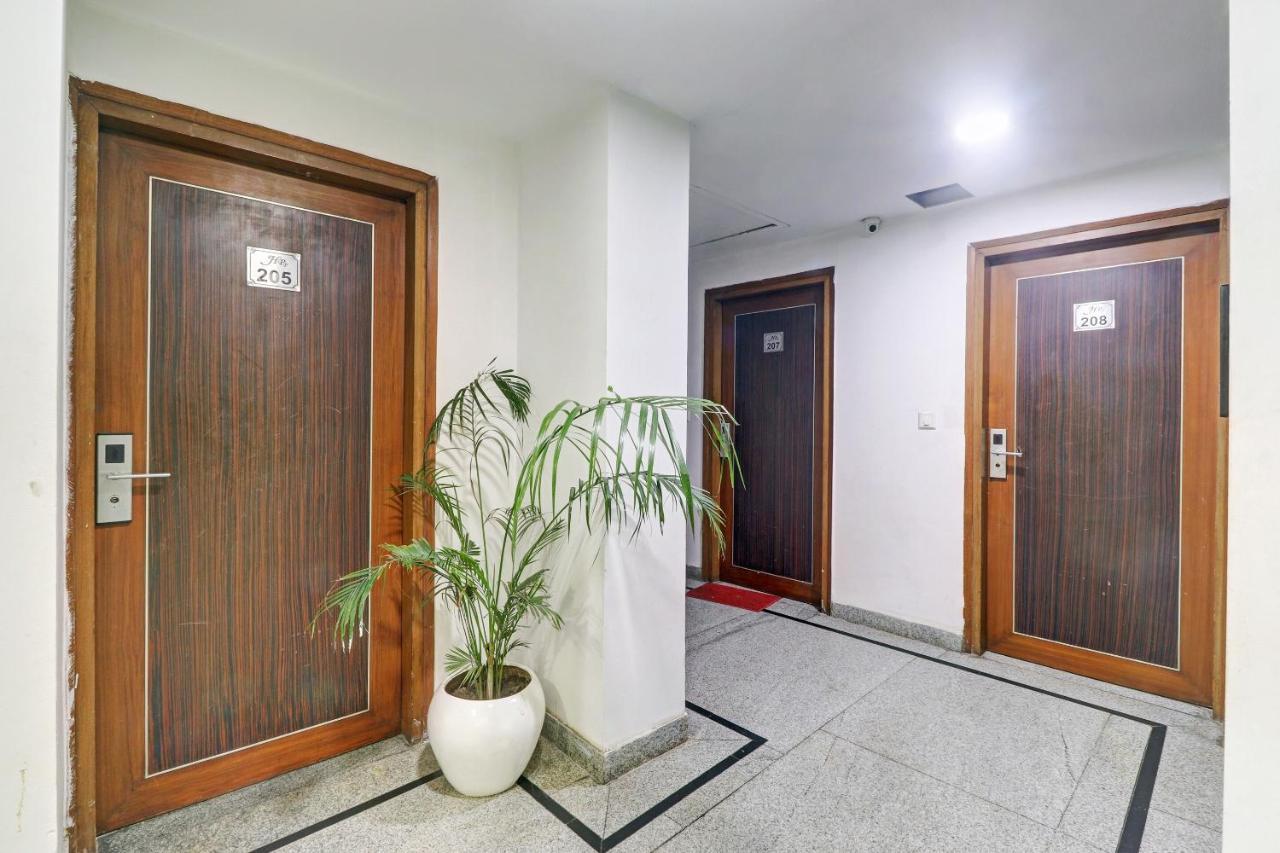 Oyo Townhouse 748 Hotel Parth Paradise Газиабад Екстериор снимка