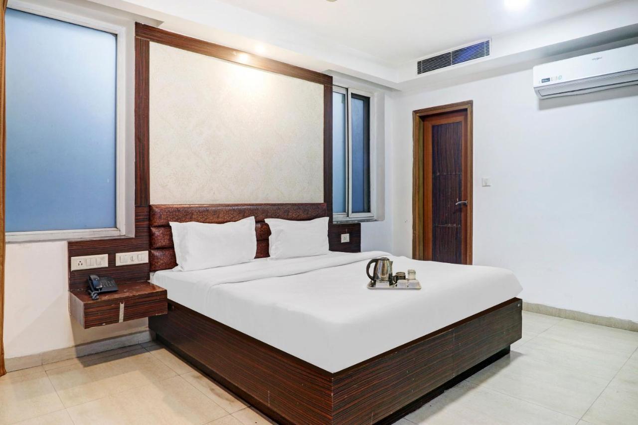 Oyo Townhouse 748 Hotel Parth Paradise Газиабад Екстериор снимка